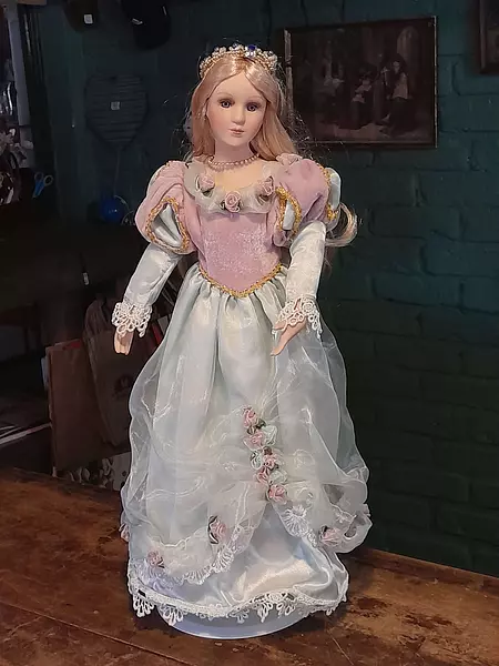 Muñeca Porcelana "Cenicienta" 1980