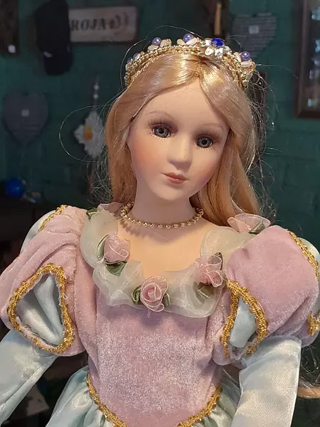 Muñeca Porcelana "Cenicienta" 1980