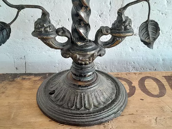 Pareja De Candelabros De Bronce Antiguo