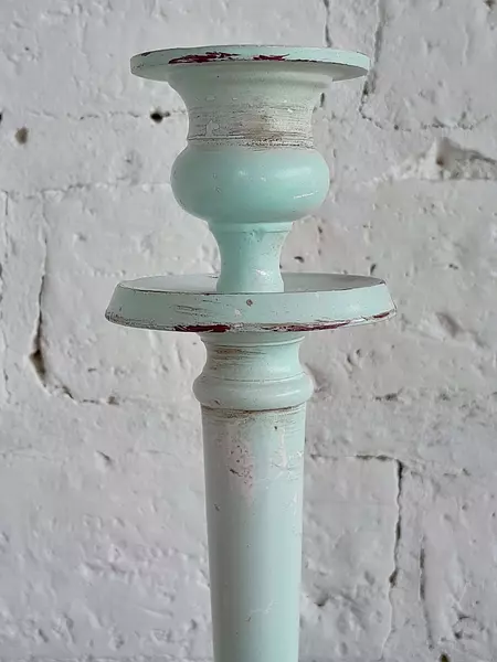 Candelabro Metálico Con Pintura Desgastada