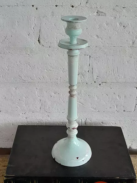 Candelabro Metálico Con Pintura Desgastada