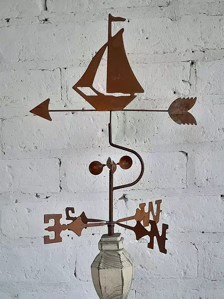 Veleta Decorativa De Velero De Sobre Mesa