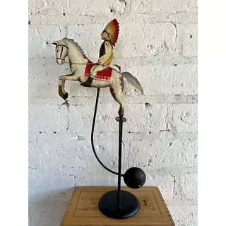 Escultura De Balancín Con Péndulo De Un Jinete Piel Roja