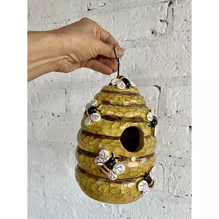 Figura De Colmena Con Abejas En Resina