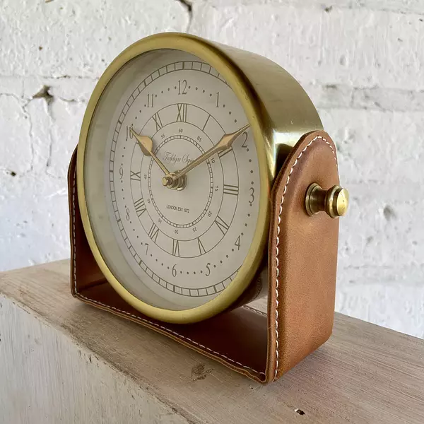 Reloj Retro De Pilas Con Apariencia Antiguo