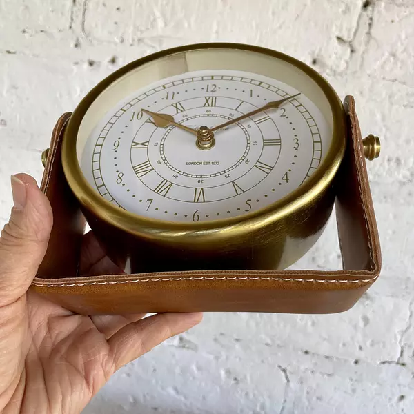 Reloj Retro De Pilas Con Apariencia Antiguo