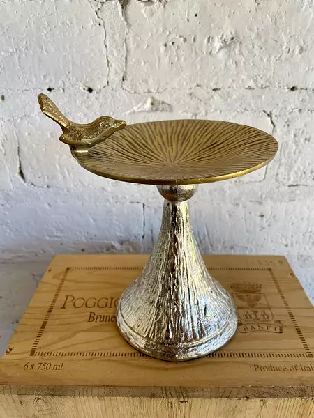 Plato Sobre Pedestal Decorado Con Un Pajarito