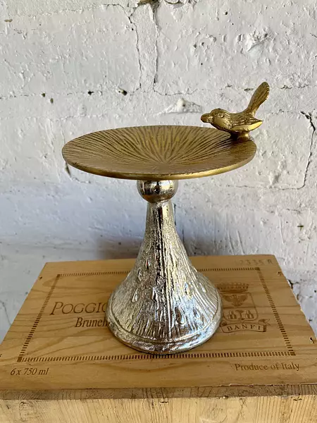 Plato Sobre Pedestal Decorado Con Un Pajarito