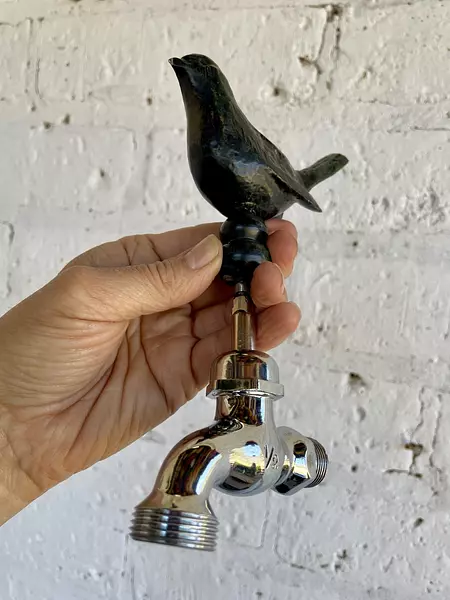 Llave Para Tubo De Agua Con Pájaro De Bronce