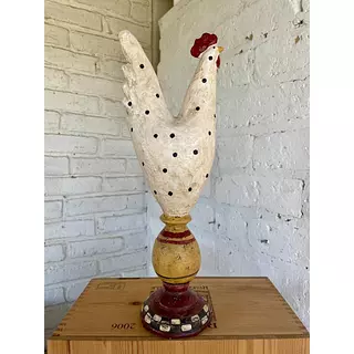 Figura De Gallina Sobre Pedestal