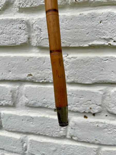 Bastón Nudillos Con Punta Metálica Y Mango Curvado.