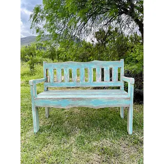 Escaño De Madera Vintage Tiene La Pintura Desgastada