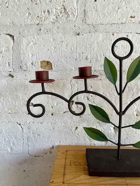 Candelabro De Mesa Sobre Base Y Hojas