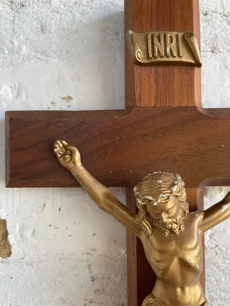 Crucifijo Madera Y Resina