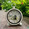 Reloj Metálico De Mesa Redondo Con Patas