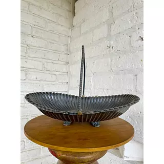 Canastilla Ovalada Sobre 4 Patas 1930