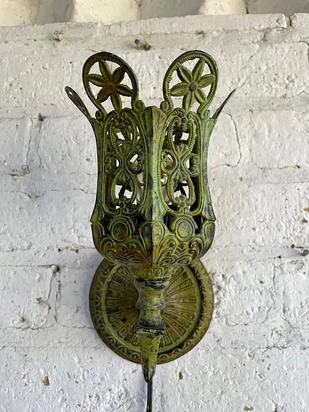 Lámpara De Pared En Metal Fundido