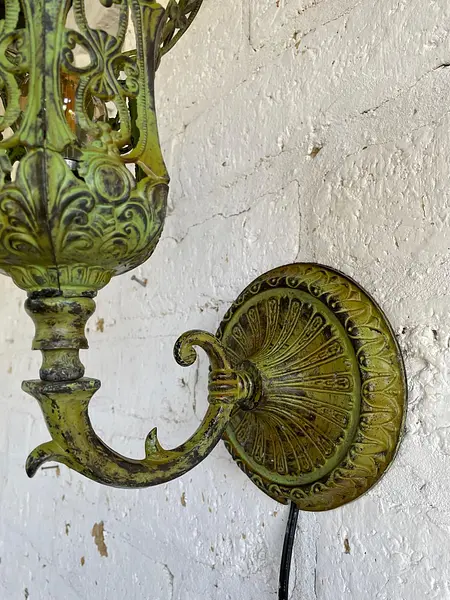 Lámpara De Pared En Metal Fundido