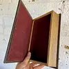 Caja Con Forma De Libro Antiguo "Le Poteger"