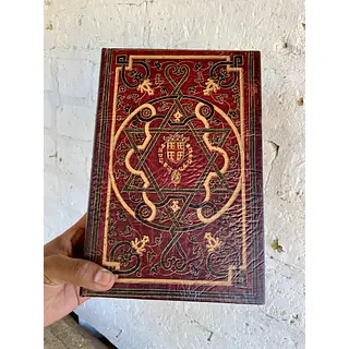 Caja Con Forma De Libro Antiguo - China 2000