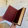 Caja Con Forma De Libro Antiguo - China 2000