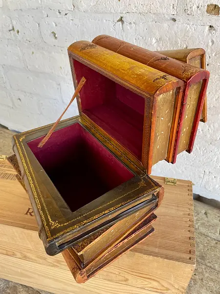 Caja Secretera De 6 Libros Apilados - Italia 1970