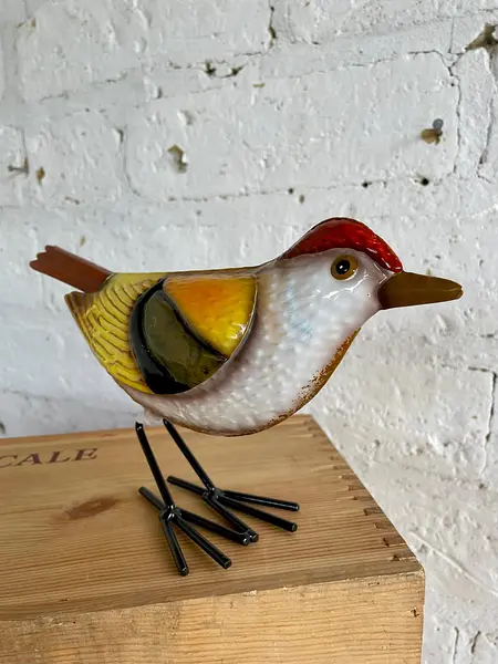 Pájaro Amarillo En Lámina Metálica Gruesa
