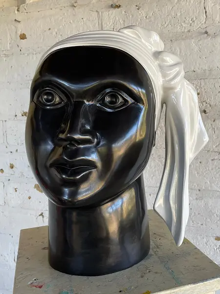 Escultura "Zenaida" De Ana Mercedes Hoyos - Colombia 2014