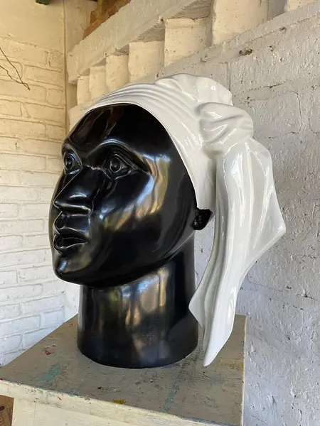 Escultura "Zenaida" De Ana Mercedes Hoyos - Colombia 2014