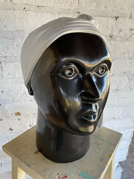 Escultura "Zenaida" De Ana Mercedes Hoyos - Colombia 2014