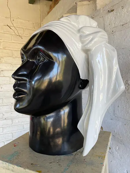 Escultura "Zenaida" De Ana Mercedes Hoyos - Colombia 2014