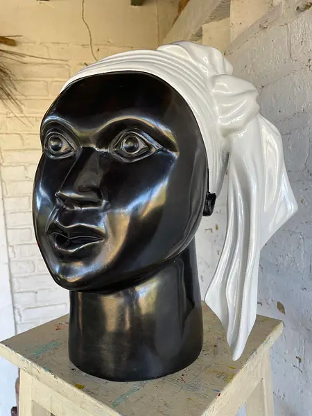 Escultura "Zenaida" De Ana Mercedes Hoyos - Colombia 2014