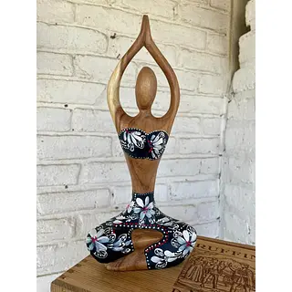 Figura De Mujer Practicando Yoga - Indonesia 2005