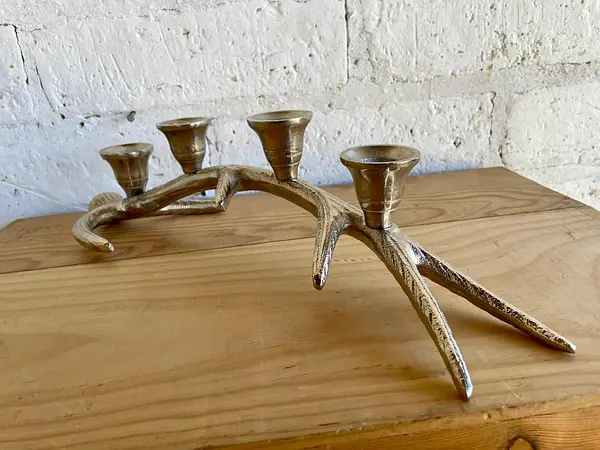 Candelabro Metálico Cacho Venado Para 4 Velas