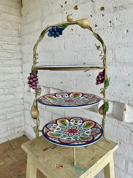 Soporte 3 Niveles Con Uvas Y Peras