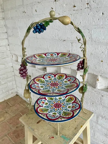 Soporte 3 Niveles Con Uvas Y Peras