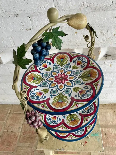 Soporte 3 Niveles Con Uvas Y Peras