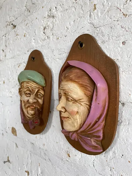 Rostro De Abuelos En Alto Relieve