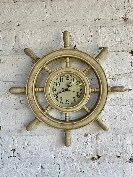 Reloj Con Marco De Madera