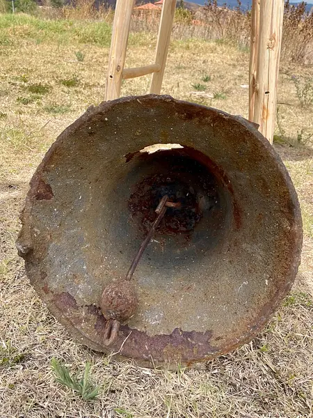 Campana Antigua De Hierro Fundido Decoración Vintage Rústica