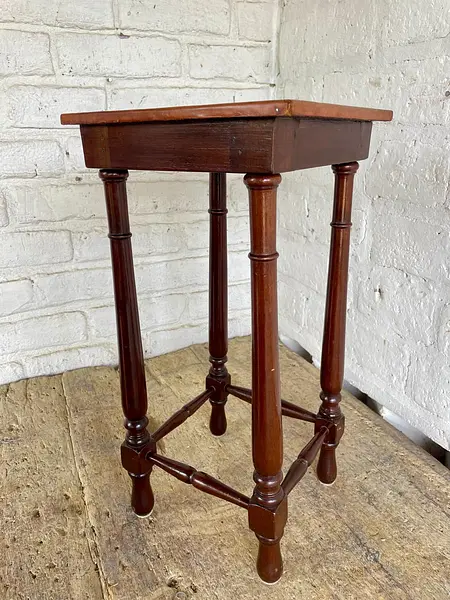 Mesa De Madera Cuero Repujado - Perú 1960