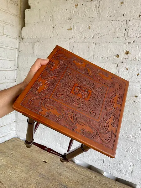 Mesa De Madera Cuero Repujado - Perú 1960