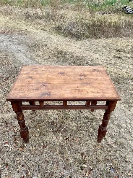 Mesa Clásica Y Patas Torneadas