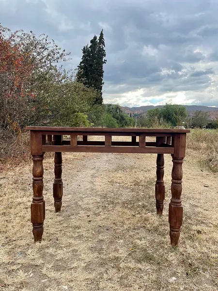 Mesa Clásica Y Patas Torneadas