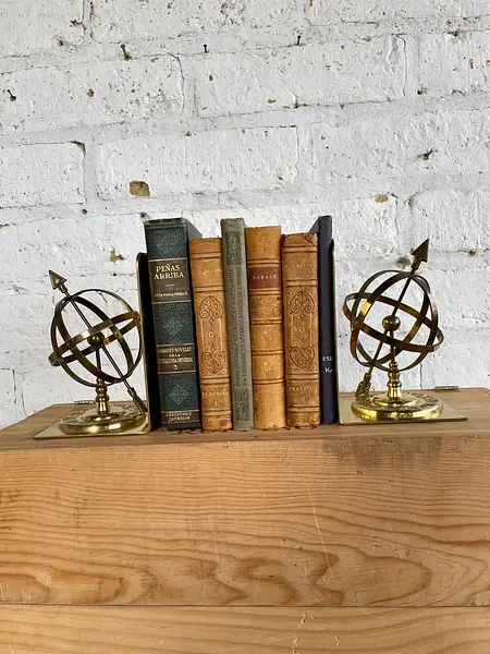 Tranca Libros De Esfera Armilar - Taiwan 1970