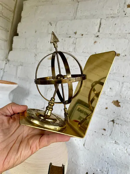 Tranca Libros De Esfera Armilar - Taiwan 1970