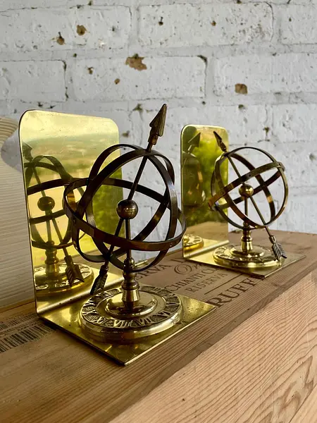 Tranca Libros De Esfera Armilar - Taiwan 1970