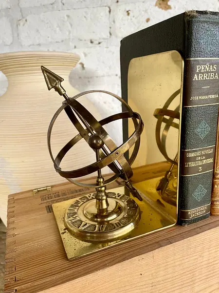 Tranca Libros De Esfera Armilar - Taiwan 1970