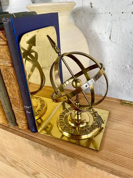 Tranca Libros De Esfera Armilar - Taiwan 1970