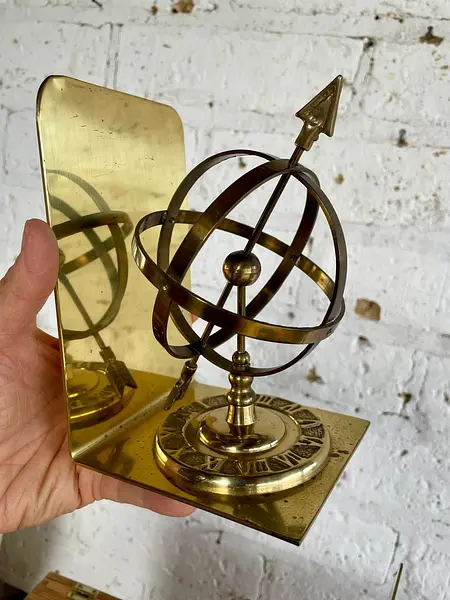 Tranca Libros De Esfera Armilar - Taiwan 1970